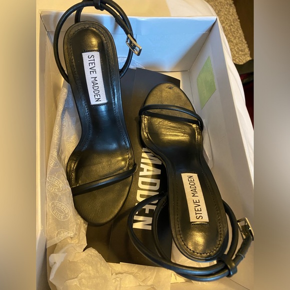 STEVE MADDEN FATE HEELS - Picture 2 of 3